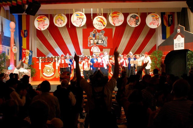 Bockbier, Btten und Ballett ist das  ...ie Mnnersitzung in der Boehle-Halle.   | Foto: Trul