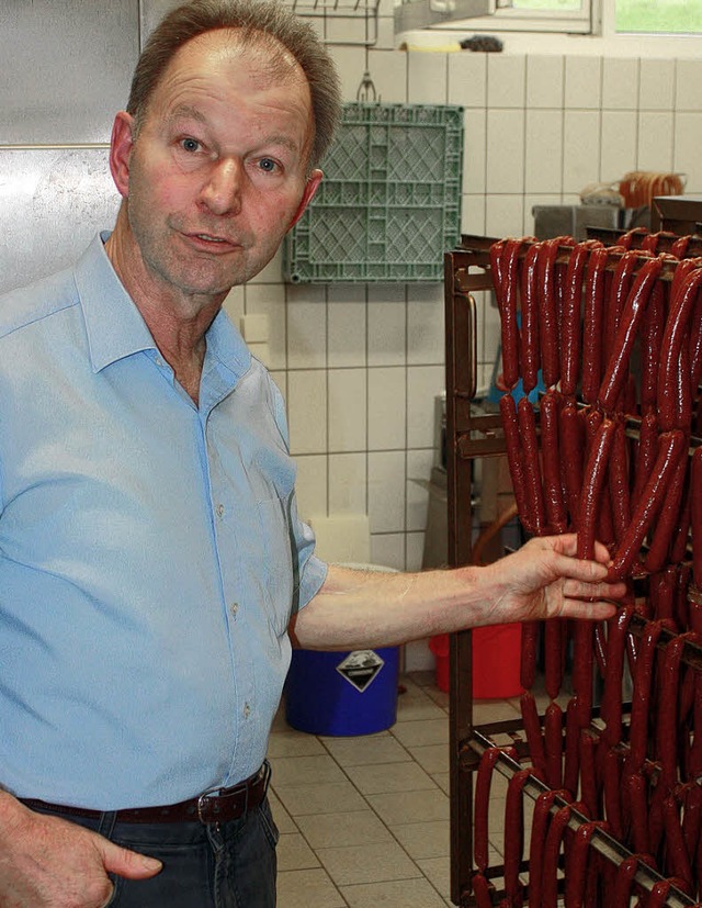 Franz Schmidt in seiner Metzgerei.   | Foto: Barbara Schmidt