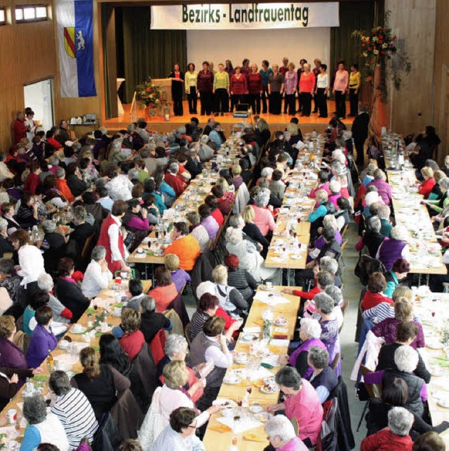Volles Haus: Rund 500 Landfrauen nahme...en in der Btzinger Festhalle teil.     | Foto: Schmidt