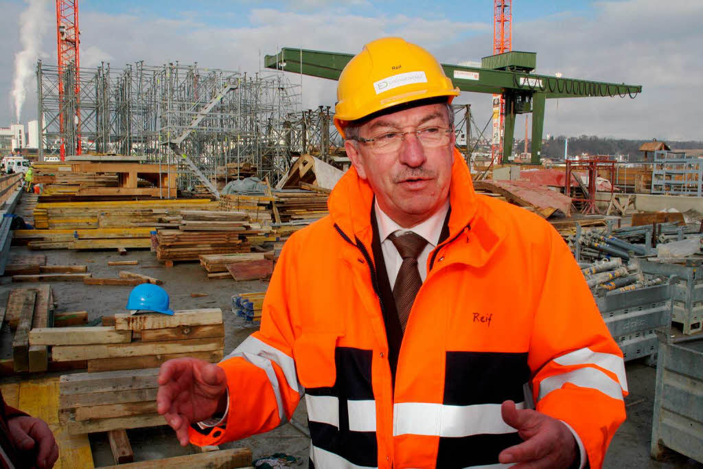 Projektleiter Helmut Reif auf der Baustelle