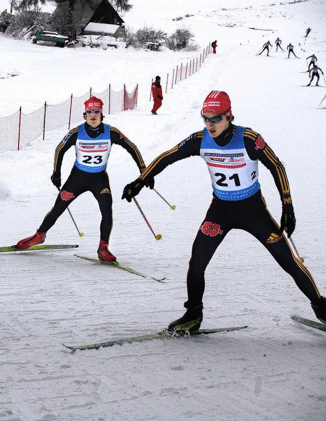 Positionskampf auf der Weltcup-Strecke... Oberstdorf (links) und Christian Arlt  | Foto: junkel