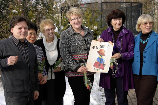 Spende fr die Jugendhilfe (von links)...rmayer, Heike Sigl  und Hedwig Monnet   | Foto: Umiger