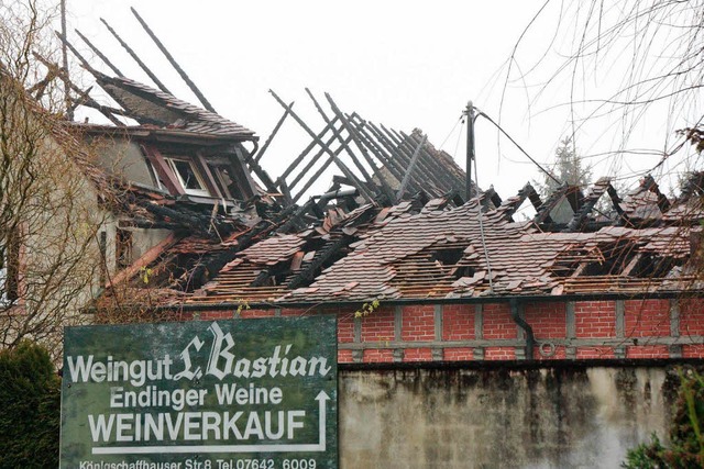 Das ausgebrannte Lager- und Betriebsgebude des Weinguts Bastian.  | Foto: Martin Wendel