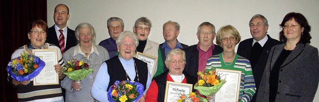 Mehrere langjhrige Mitglieder des Kirchenchors Kippenheim wurden geehrt.   | Foto: Andrea Br