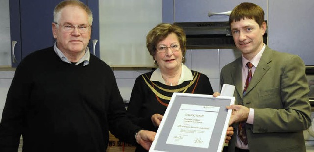 Norbert und Gertrud Mhlan wagten vor ...er fr die Handwerkskammer gratulierte  | Foto: Zimmermann-Duerkop