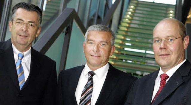 Der Vorstand der Volksbank Dreilndere...dahl, Gnther Heck und Ulf Bleckmann.   | Foto: BZ