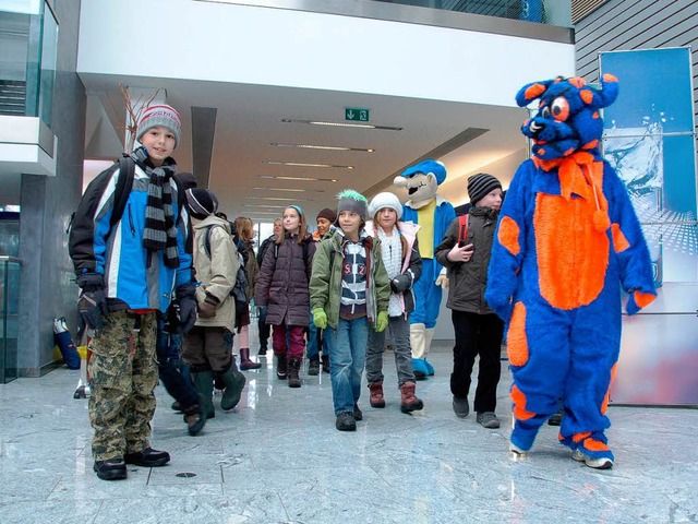 Hereinspaziert: Badi begrt die Zisch-Reporter und B. Zetti bei der Bandeova.  | Foto: Yvonne Weik