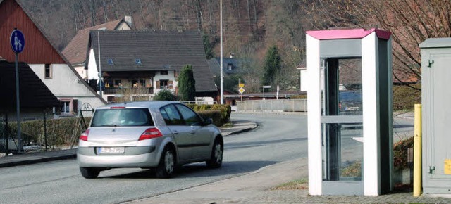 Zu wenig genutzt wird diese Telefonzelle beim Degerfelder Rathaus.   | Foto: Bernhard Birlin