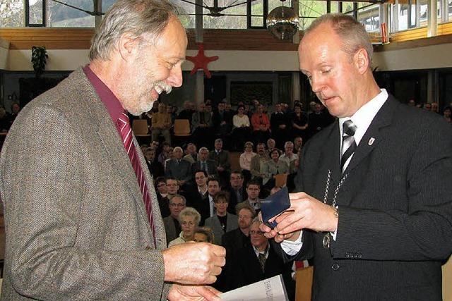 Ehrennadel des Gemeindetages fr Manfred Burgert