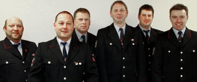 Bei der Burkheimer Feuerwehr schieden ...Vgtle und  Volker Bauer gratulierten.  | Foto: herbert trogus