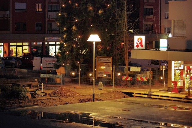 Neue Schirmleuchten &#8211; behagliches Licht fr den Berliner Platz   | Foto: cker