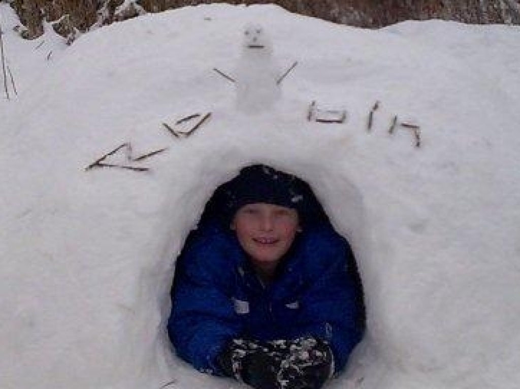 Der Schneemann ist zwar etwas klein geraten, dafr aber das Iglu umso grer!Viele Gre von Robin Hirzler aus Wyhl.