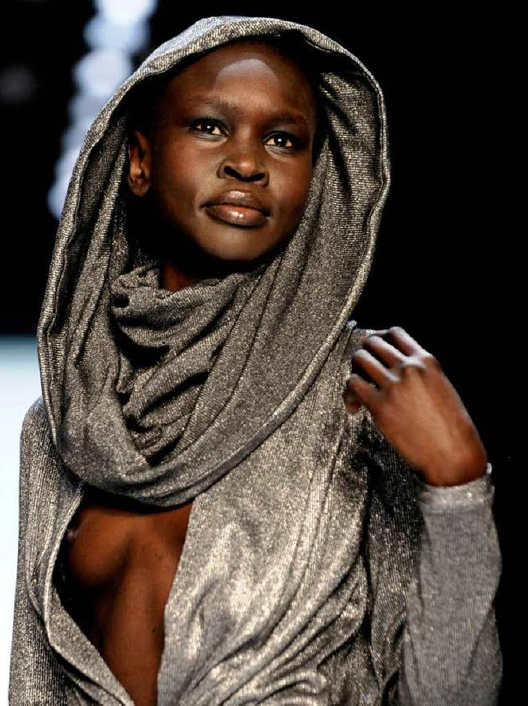 Das sudanesische Supermodel Alek Wek in Anja Gockel Das sudanesische Supermodel Alek Wek in Anja Gockel