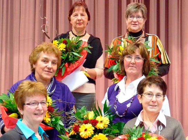 Doris Zeisset ehrt Anneliese Mner, B...a Becherer und Maria Haas (von links).  | Foto: Christel Hlter-Hassler