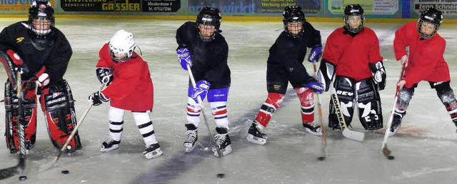 In der Bambini-Gruppe wird der jngste EHC-Nachwuchs trainiert.   | Foto: Saskia Baumgartner