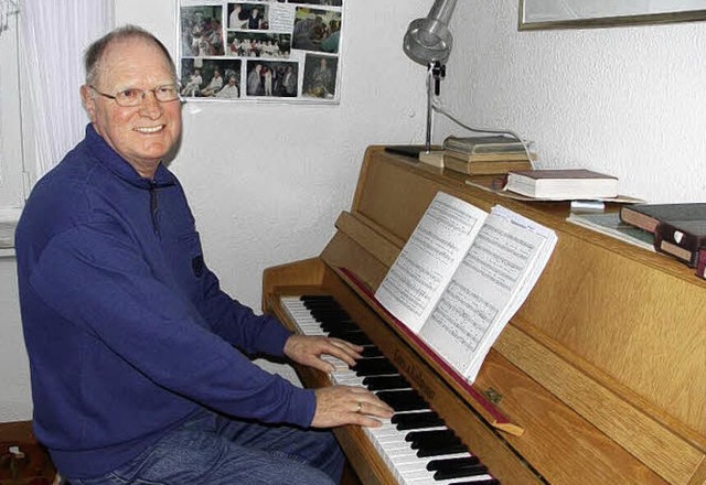 Dirigieren wird er nicht mehr, aber al...t Reinhard Aukthun dem Chor erhalten.   | Foto: edelgard kublank