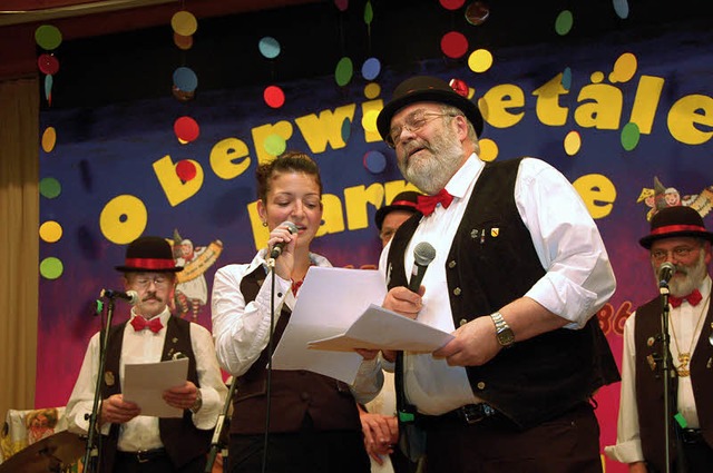 Die Zeller Latscharisnger bei ihrem v...Oberwiesetler Narreobe in Todtnau.   | Foto: Karin Maier