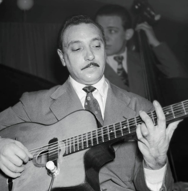 Ein Virtuose mit verkrppelter Hand: Django Reinhardt im Jahr 1951  | Foto: afp