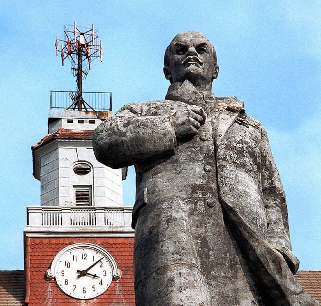 Hat Patina angesetzt: Lenin in Wnsdorf.   | Foto: dpa