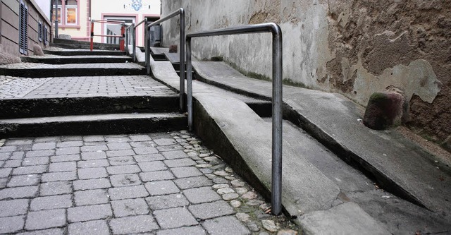 Nur auf den ersten Blick behindertenge...Rampe am St. Jakobsgssli in Endingen.  | Foto: Martin Wendel