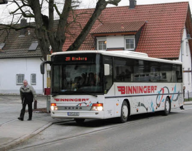 Schwieriges Spiel aus Angebot und Nachfrage: Ein Linienbus hlt in Vrstetten.  | Foto: roman kiener
