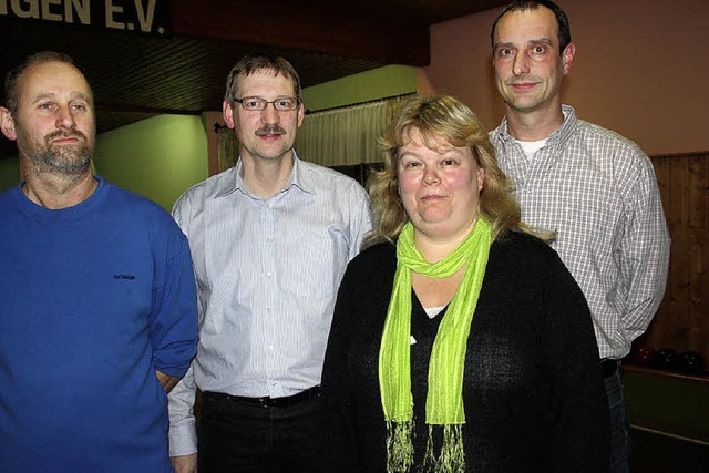 Ernst Khne, Thomas Stupfel, Gudrun K...n dem Vorstand des RSV in flingen an.  | Foto: jrn kerckhoff