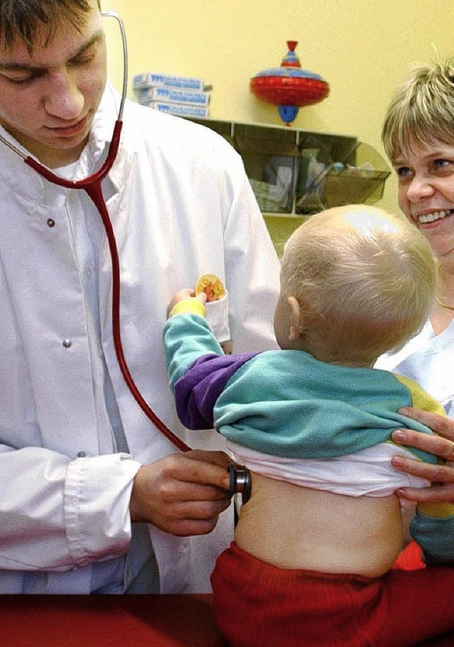 Kleinkind beim Kinderarzt  | Foto: dpa