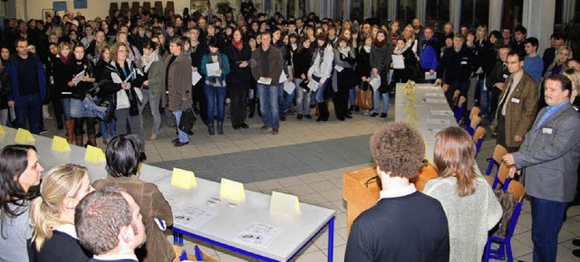 Auf groes Interesse bei Schlern und ... deren Ausbildungspltze vorzustellen.  | Foto: hans-jochen voigt