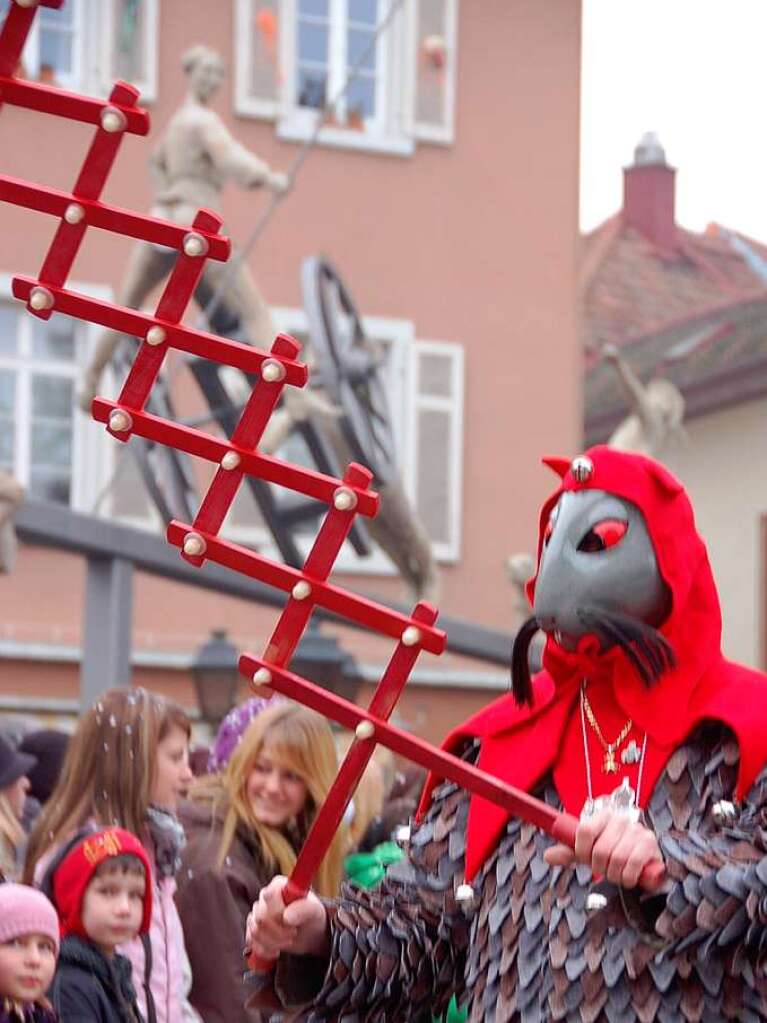 Hexen, Fchse und manch andere seltsame Gestalten machten am Sonntag beim groen Umzug Schopfheims Straen unsicher.