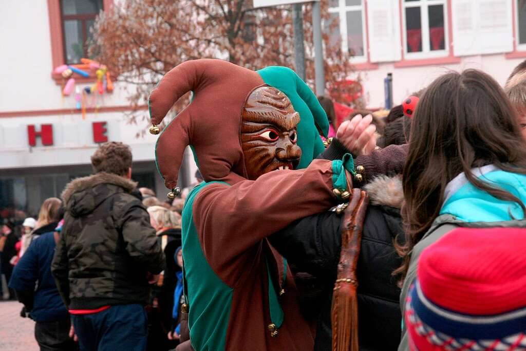 Hexen, Fchse und manch andere seltsame Gestalten machten am Sonntag beim groen Umzug Schopfheims Straen unsicher.