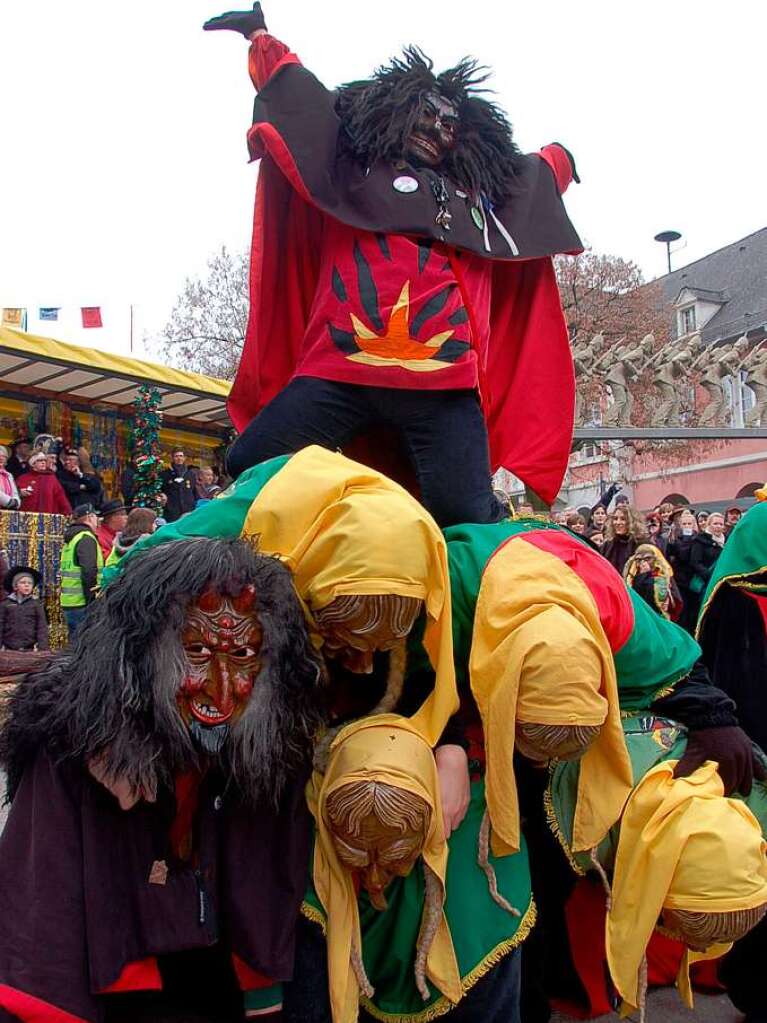 Hexen, Fchse und manch andere seltsame Gestalten machten am Sonntag beim groen Umzug Schopfheims Straen unsicher.