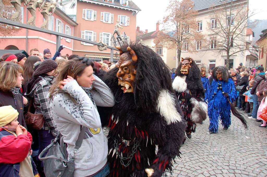 Hexen, Fchse und manch andere seltsame Gestalten machten am Sonntag beim groen Umzug Schopfheims Straen unsicher.