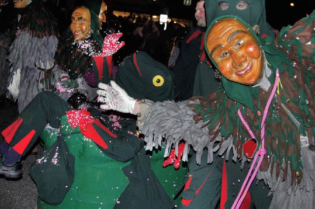 Die Narren hielten Hof beim Nachtumzug der Frschezunft.  | Foto: siebold