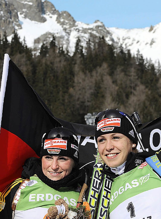 Olympische Zuversicht in Sdtirol: Andrea Henkel (links) und Magdalena Neuner.    | Foto: dpa