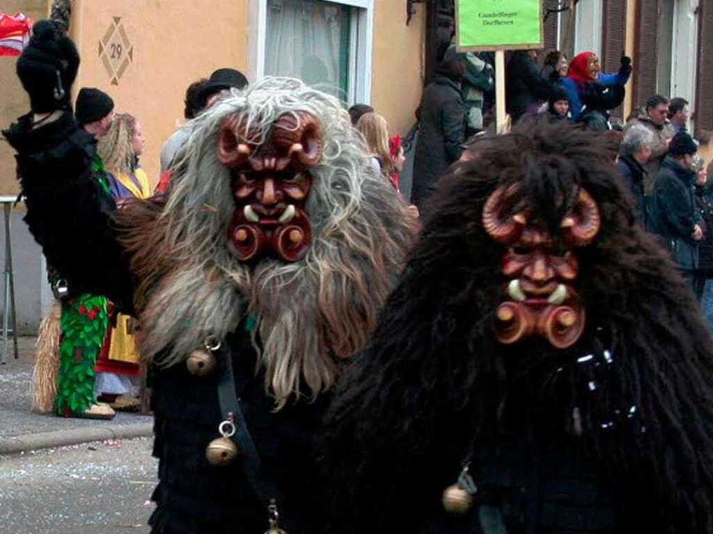 Die Bruckwald-Teufel aus Waldkirch. Fast 50 Gastznfte kamen zum Jubilumsumzug der Hohwaldgeischter nach Simonswald.