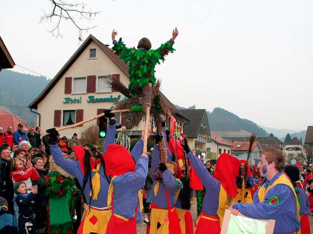 Die Castellberger Driebelbisser und Hohlrai-Feger aus Ballrechten-Dottingen (Sulzbachtal) treiben ihr Unwesen.