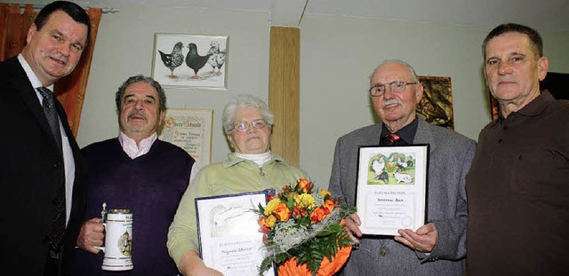 Ehrungen im Kleintierzuchtverein: Paul... 50-jhrige Verbundenheit  berreicht.  | Foto: Schnabl