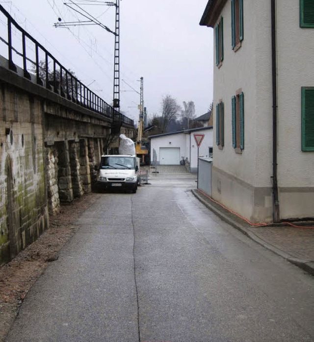 Die Bergstrae in  Eschbach bleibt  zweispurig befahrbar.       | Foto: Grziwa