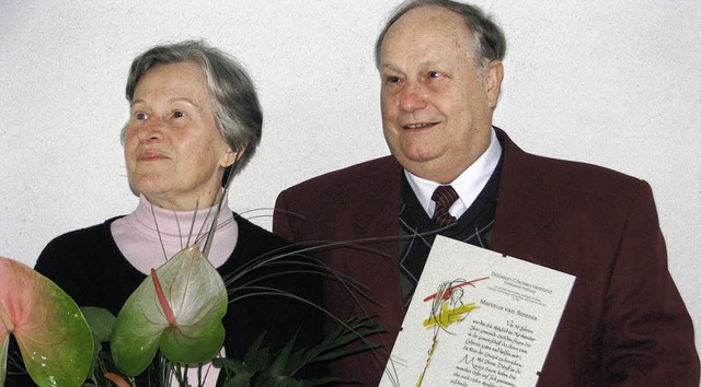 Fr langjhrige Mitgliedschaft im kath...inus van Steenis fr 40 Jahre geehrt.   | Foto: privat