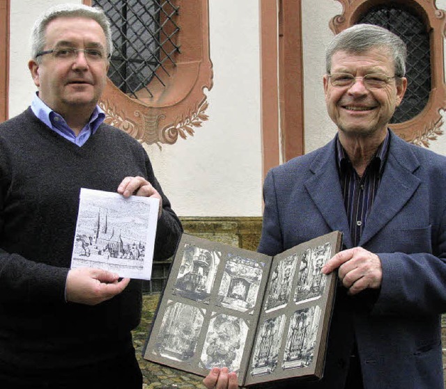 Dekan Peter Berg (links) zeigt den Mer...s um die vorletzte Jahrhundertwende.    | Foto: michael gottstein