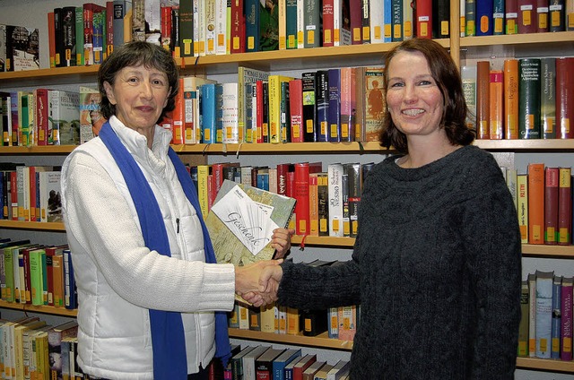 Susanne Mller freute sich mit der Tod...d Freitag (links)  ber ihren Gewinn.   | Foto:  Hans-Dieter Folles