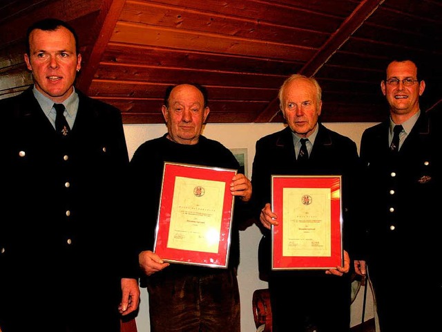 Fritz Heidenreich (2. von links) und K... Stellvertreter Michael Gampp (links.)  | Foto: Birgit Rde