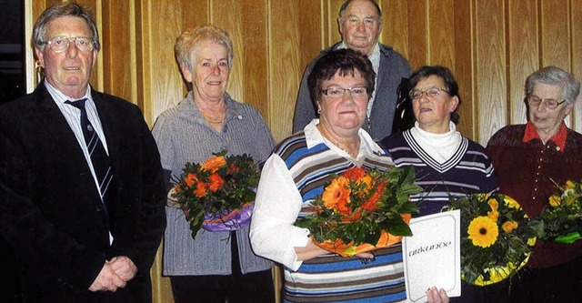 Michael Drzbacher (links) ehrte Irene...e,  Helga  Schtzle und Else Rambach.   | Foto: zvg