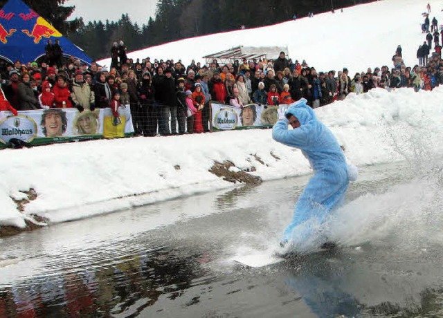 Das Bad im eiskalten Nass ist Pflicht ...buckel in Lochhuser hinunter sausen.   | Foto: hildegard siebold