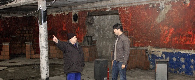 Dominik Erb (rechts)  aus der Nachtwer... Wiedererffnung nach dem Brand sein.   | Foto: C. Kramberg/C. Breithaupt