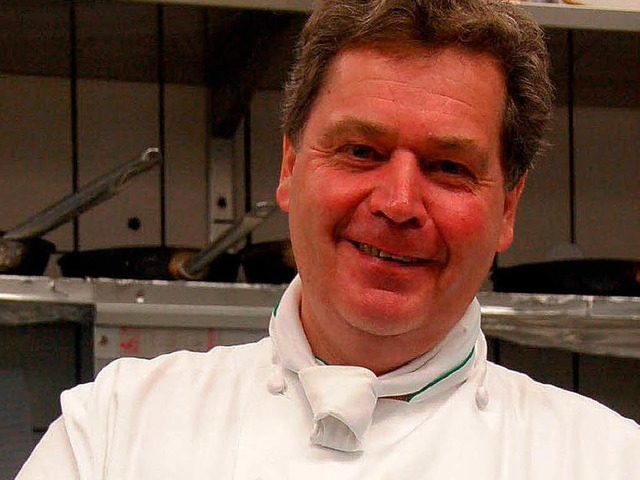 Kchenchef Winfried Zumkeller kocht fr die Gste, nicht die Tester.  | Foto: Kathrin Blum