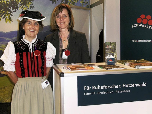 Hotzenwlder Tracht mit dem Bollenhut ... und  Karin Findling fanden es lustig.  | Foto:  BZ