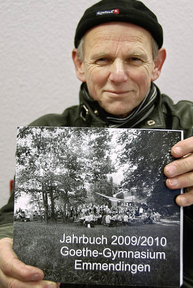 Rainer Lukanow mit dem Jahrbuch.  | Foto: Hans-Jrgen Trul