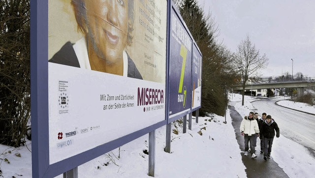 Blickfang fr Passanten,  aber ein Dor...plakate wie hier an der Gterstrae.    | Foto: BZ