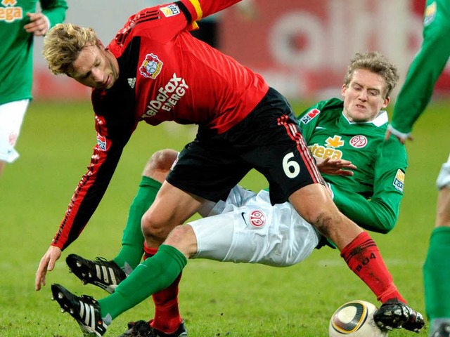 Bayer Leverkusen hat den hchsten WM-B...iner der Wackelkandiaten: Simon Rolfes  | Foto: dpa